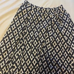 EUC L lularoe skirt with pockets